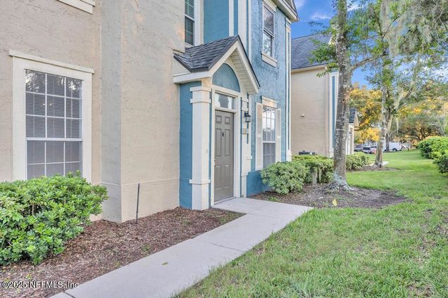 13703 Richmond Park Drive Jacksonville, FL Condo Active - Photo 1 of 30. Opens carousel modal