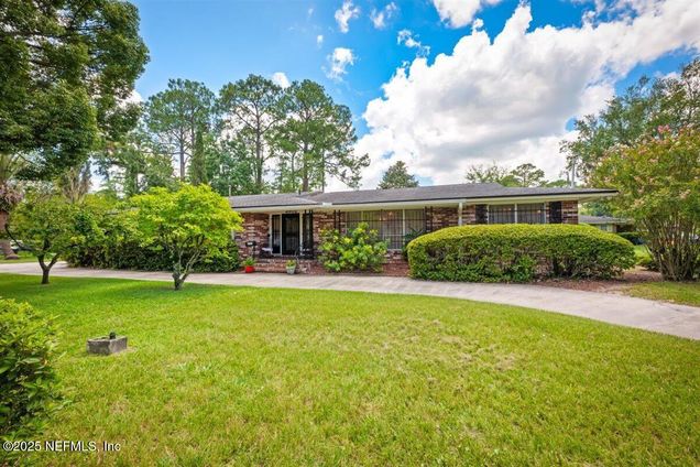 3902 Moncrief Road W