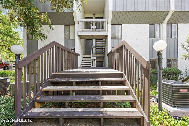 2628 SW 14th Drive Gainesville, FL Condo Active - Photo 1 of 16. Opens carousel modal