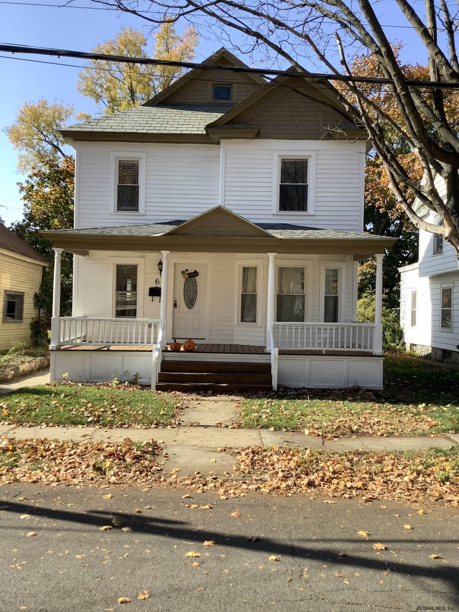 6 Flandreaux Ave  
