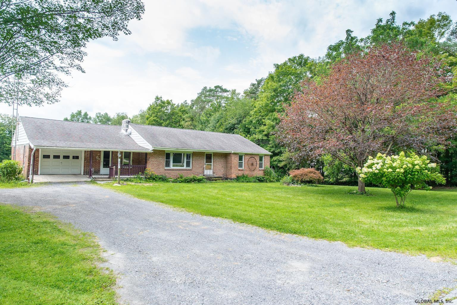 885 Charlton Rd