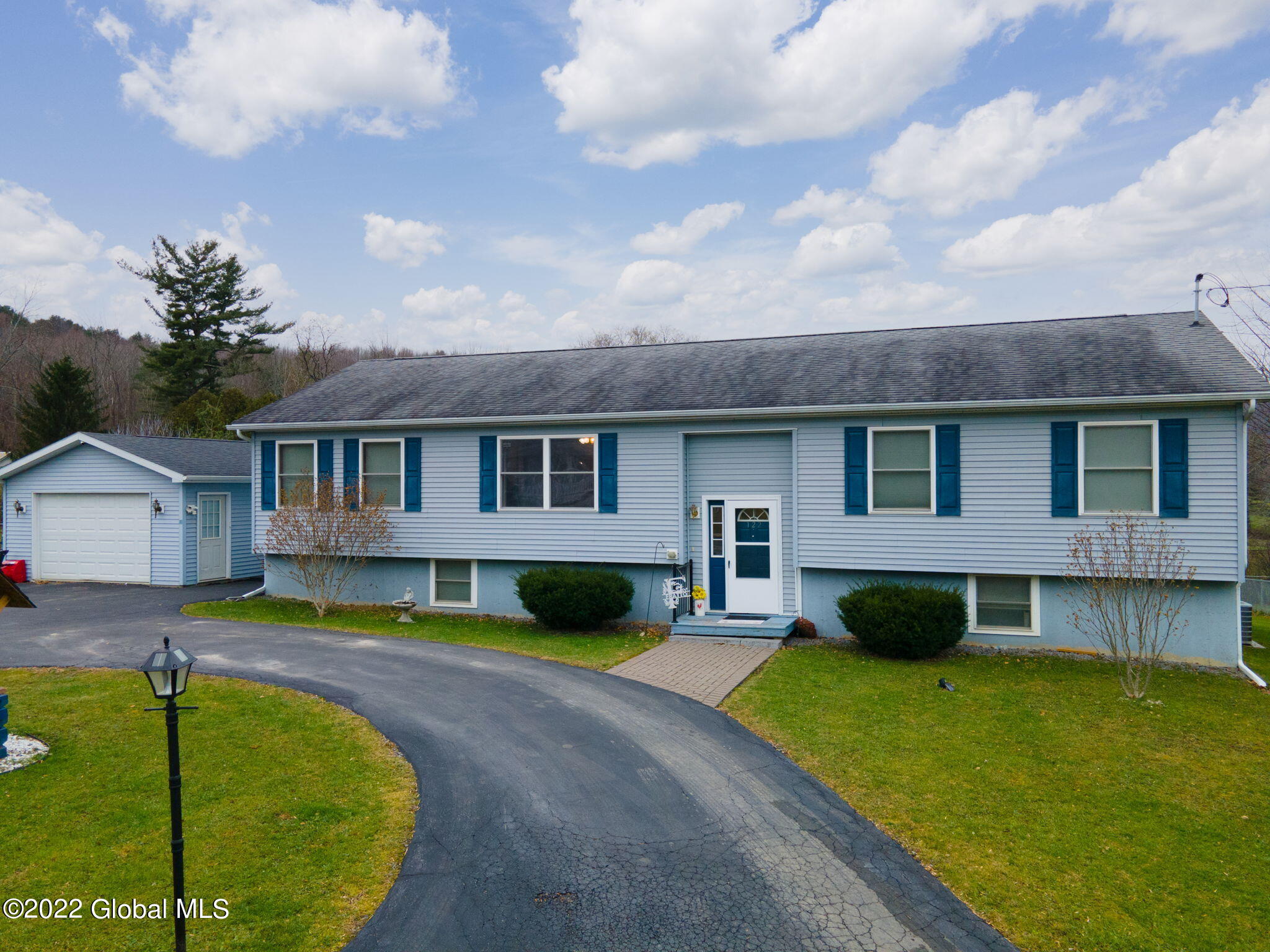 122 Roberts St St  