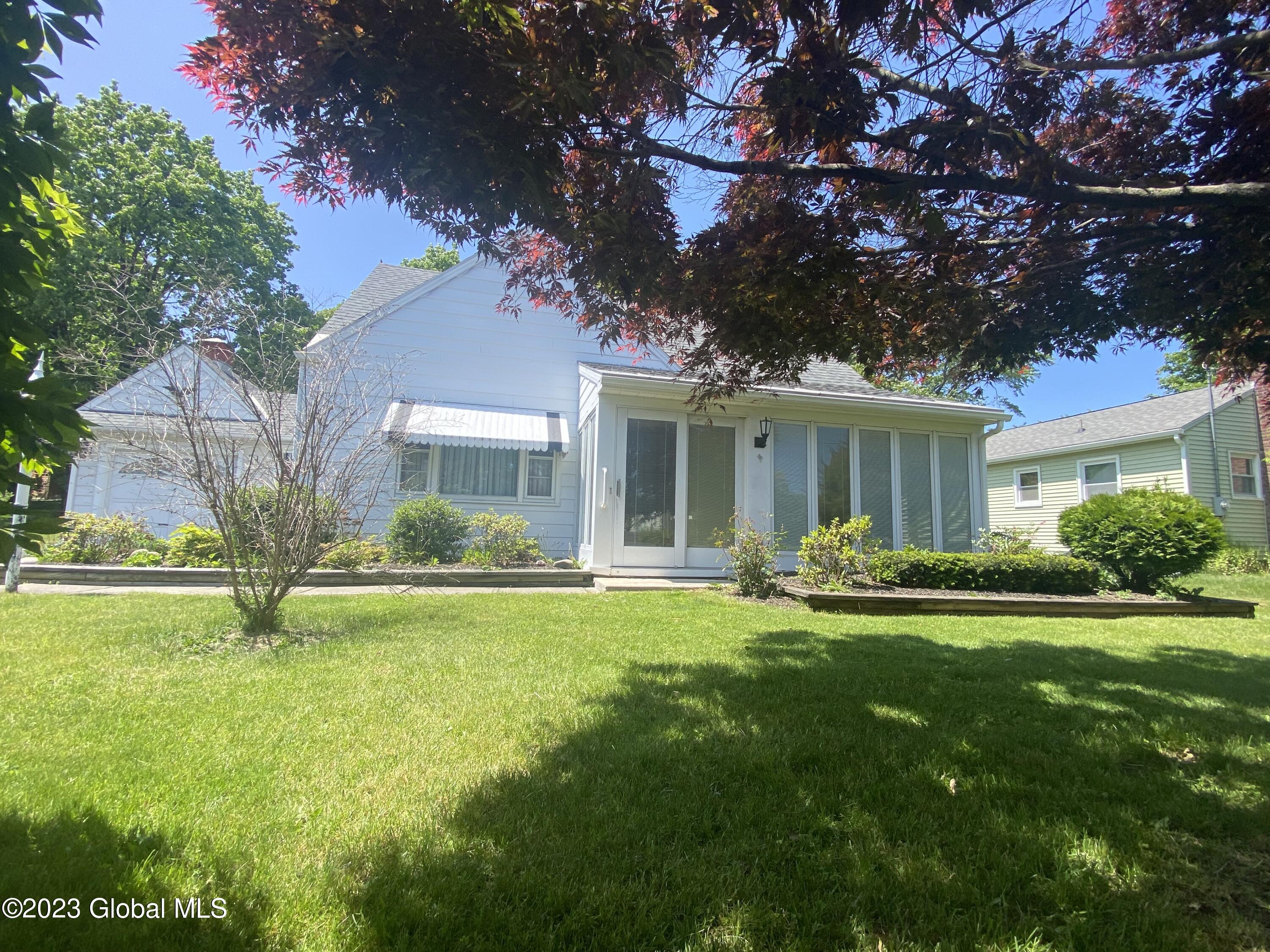 51 Woodlawn Dr  