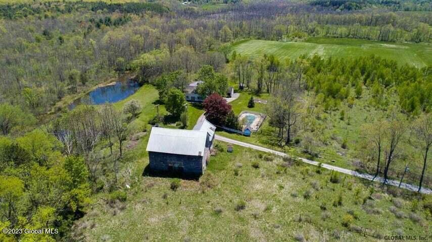44 Country Ln  