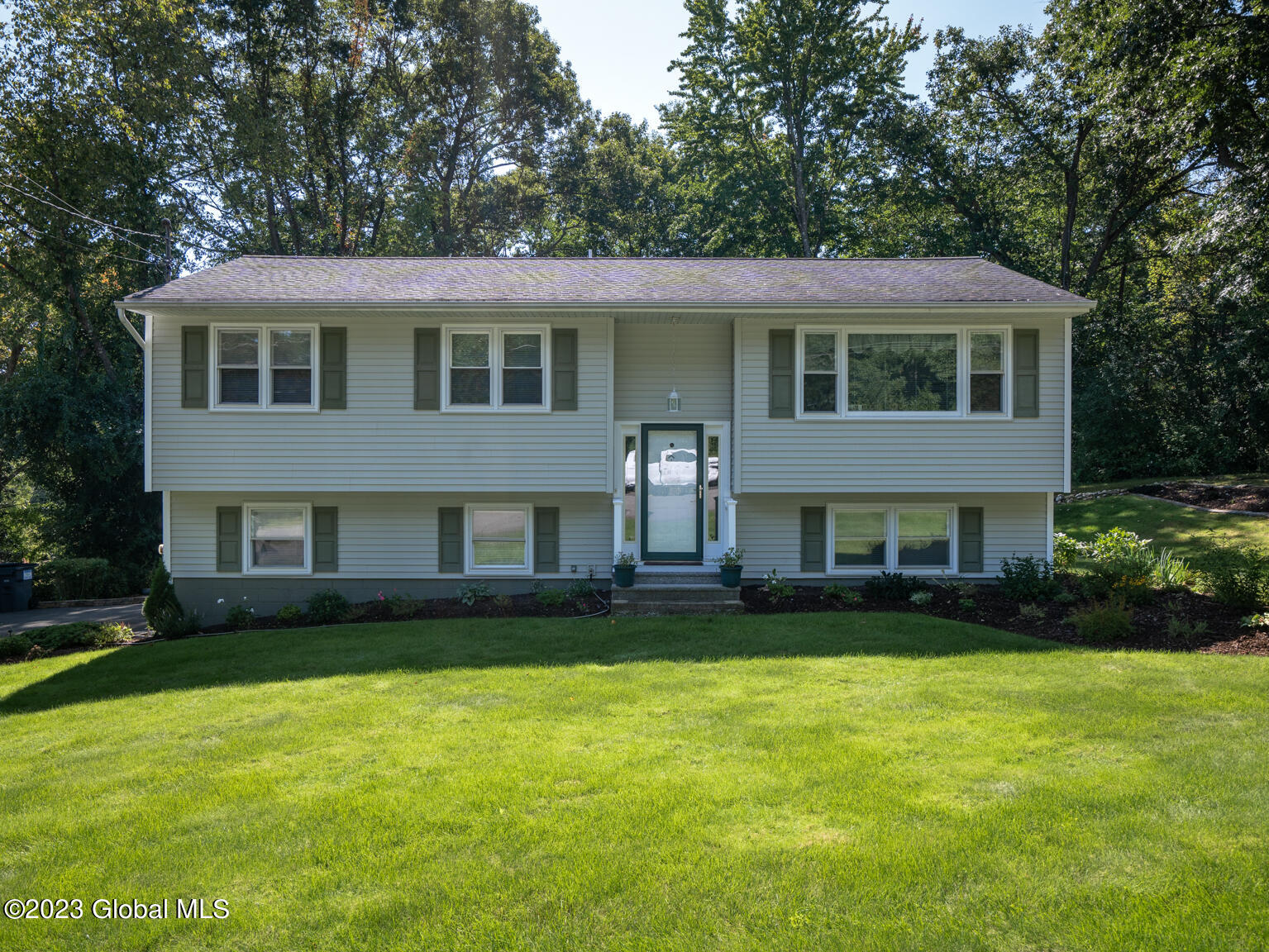 72 Wilderness Ln  