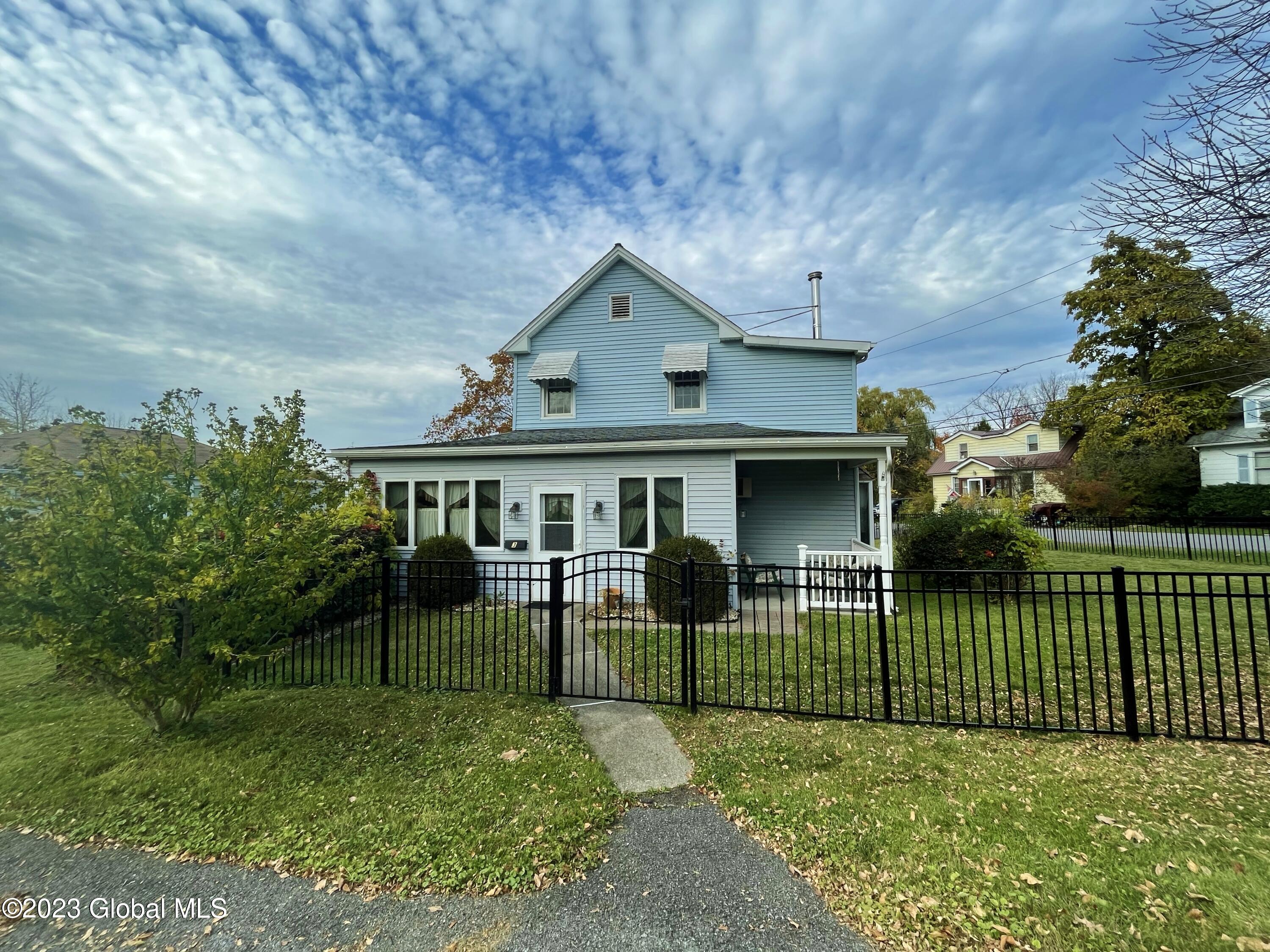 3 Pinegrove St  