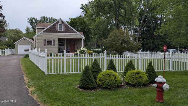 2061 Morrow Avenue Niskayuna, NY House Active - Photo 1 of 39. Opens carousel modal
