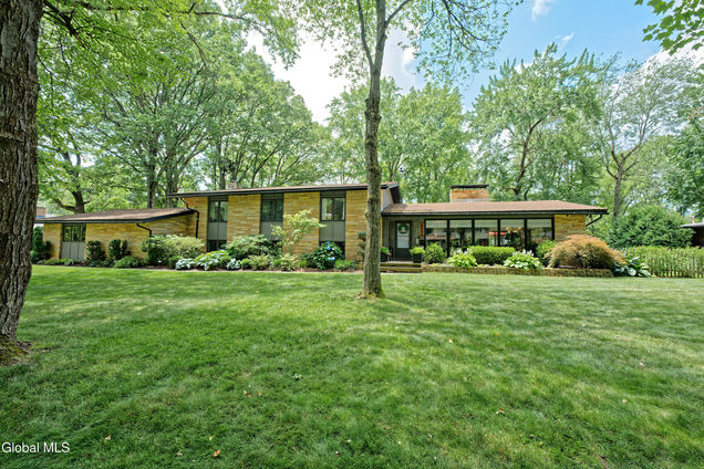 885 Meadow Lane