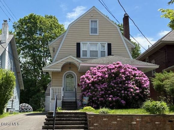 5 Fairlawn Avenue