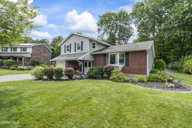 633 Alexander Drive Rotterdam, NY House Active - Photo 1 of 27. Opens carousel modal