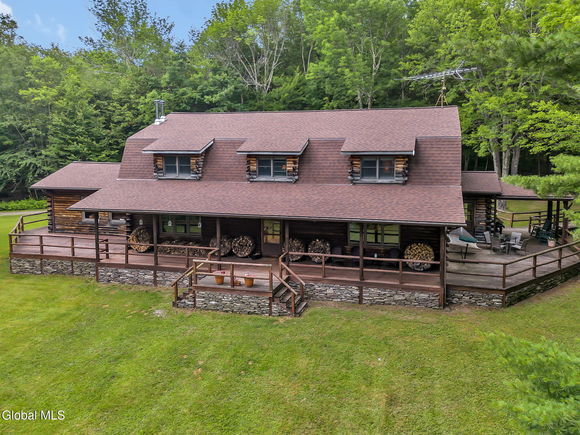 493 495 Odell Lake Road