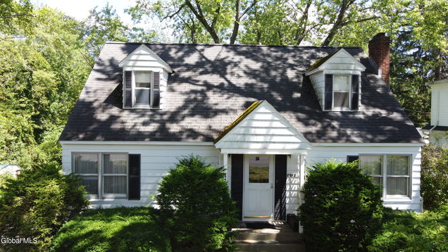 1128 Hedgewood Lane Niskayuna, NY House Active - Photo 1 of 50. Opens carousel modal