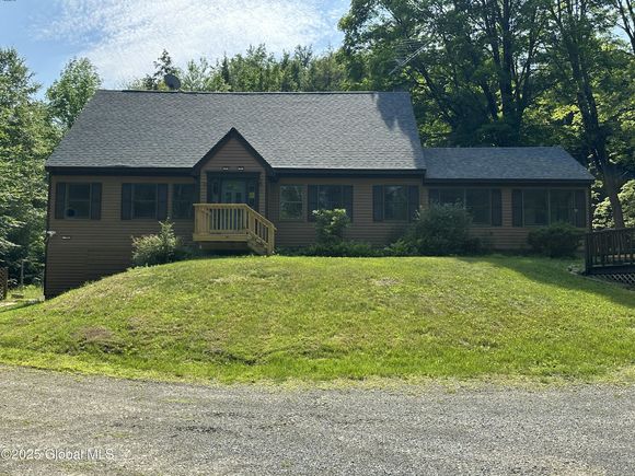 13 Taylor Woods Road