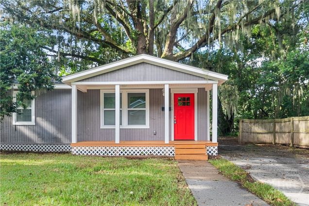 1414 E 58th Street Savannah, GA House Active - Photo 1 of 18. Opens carousel modal