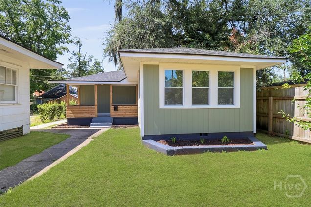 1315 E 38th Street Savannah, GA House Active - Photo 1 of 37. Opens carousel modal