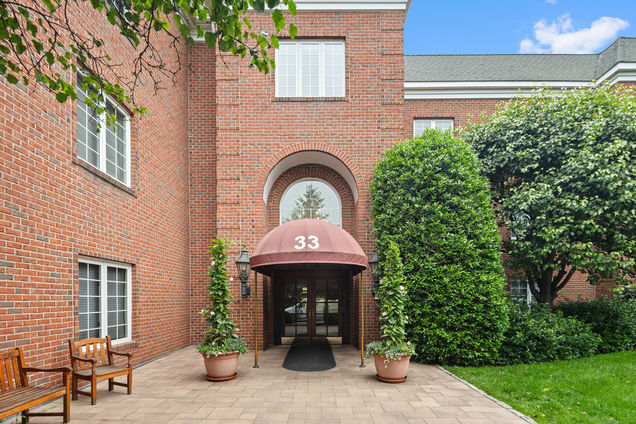 33 West Putnam Unit 1D Greenwich, CT House Active - Photo 1 of 17. Opens carousel modal
