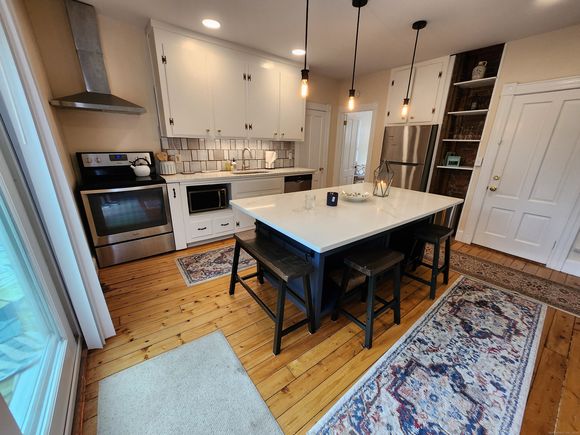 6 Coburn Unit 2 Stonington, CT House Active - Photo 1 of 19. Opens carousel modal