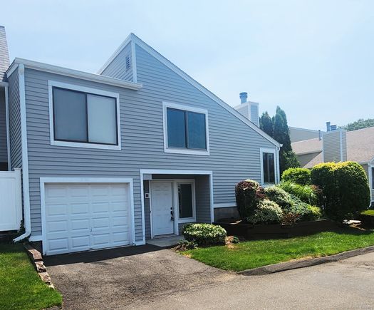 55 Peddlars Unit 55 Branford, CT Townhouse Active - Photo 1 of 13. Opens carousel modal
