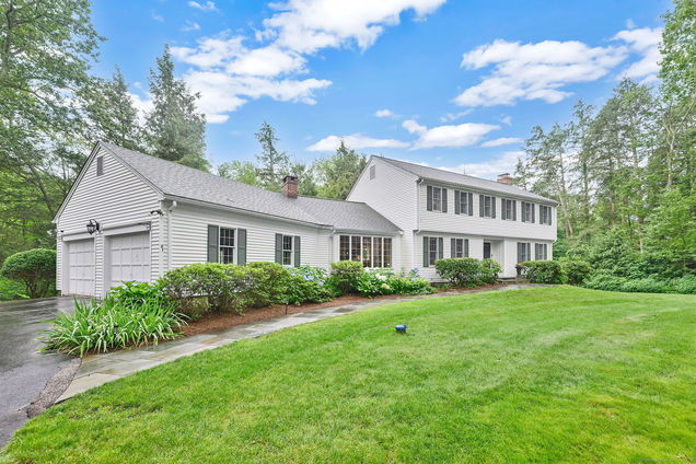 21 Wyngate Simsbury, CT House Active - Photo 1 of 40. Opens carousel modal
