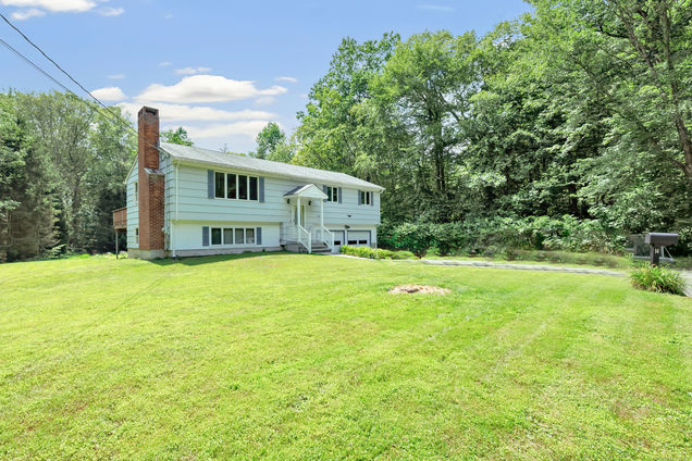 14 Queen Shelton, CT House Active - Photo 1 of 28. Opens carousel modal