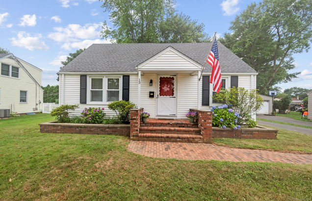 13 Grove Cromwell, CT House Active - Photo 1 of 40. Opens carousel modal