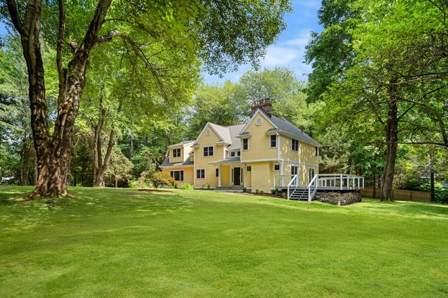 913 Ridgefield