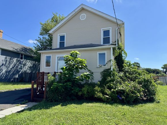 106 Vanderbilt West Hartford, CT House Active - Photo 1 of 5. Opens carousel modal