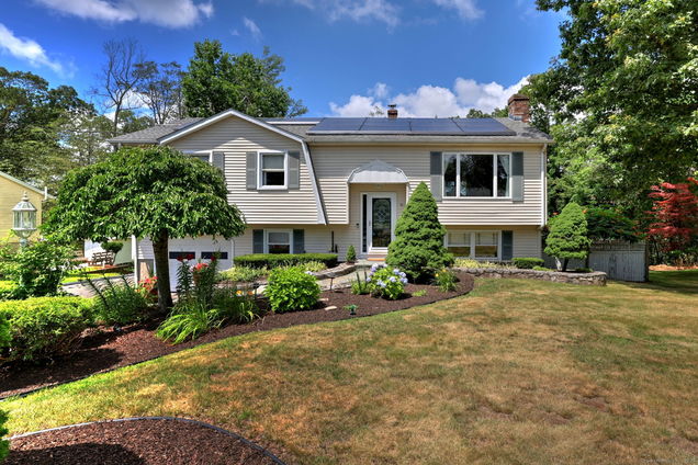 16 Stratton Hamden, CT House Active - Photo 1 of 39. Opens carousel modal