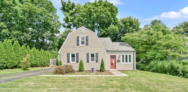16 Oakdale Wethersfield, CT House Active - Photo 1 of 29. Opens carousel modal