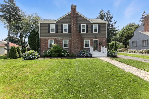 15 Onlook Wethersfield, CT House Active - Photo 1 of 40. Opens carousel modal