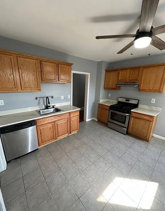 1018 Hancock Unit 3rd Bridgeport, CT Apartment Active - Photo 1 of 6. Opens carousel modal