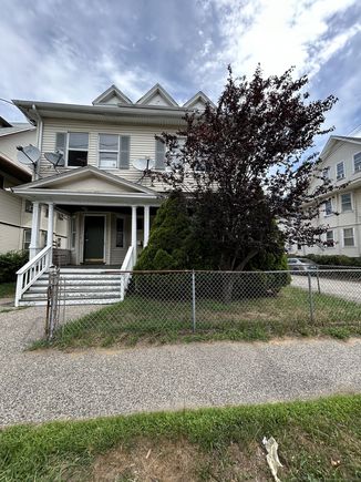 896 Howard Unit 3 Bridgeport, CT Apartment Active - Photo 1 of 7. Opens carousel modal