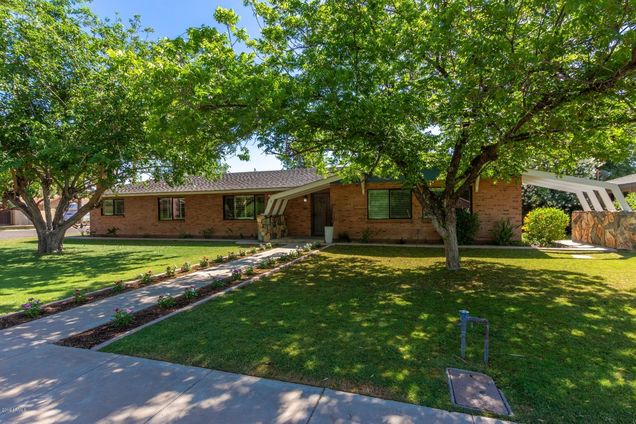 8027 N 58 Avenue Glendale, AZ House Sold - Photo 1 of 20. Opens carousel modal