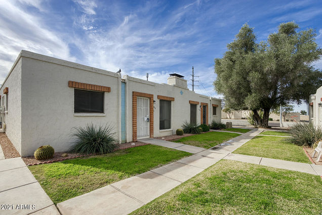 8016 E Oak Street Scottsdale, AZ Townhouse Sold - Photo 1 of 15. Opens carousel modal
