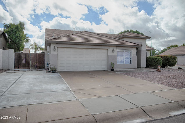 353 W Thompson Place Chandler, AZ House Sold - Photo 1 of 31. Opens carousel modal