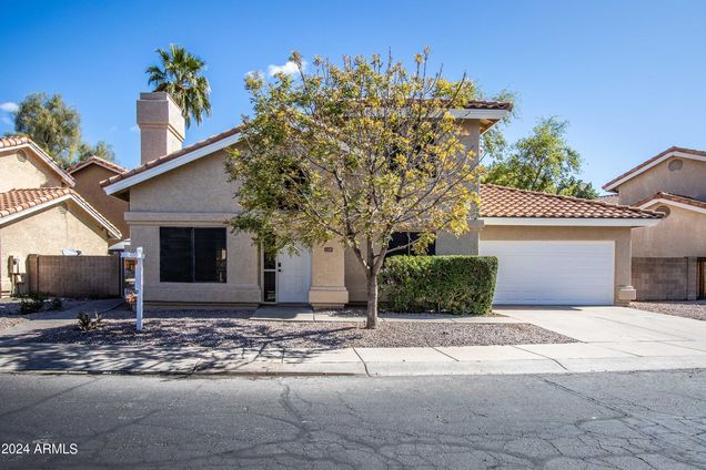 1339 N Brittany Lane Gilbert, AZ House Pending - Photo 1 of 34. Opens carousel modal