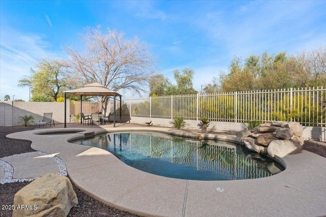 3746 E Vallejo Drive
