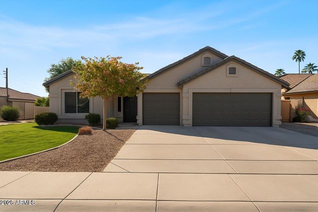 804 N Jamaica Way Gilbert, AZ House Active - Photo 1 of 51. Opens carousel modal