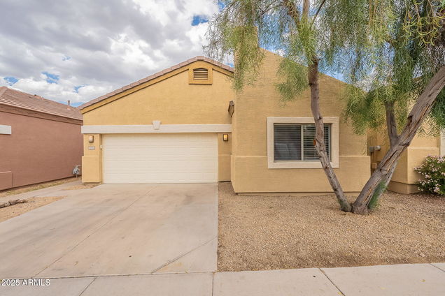 3252 E Maldonado Drive