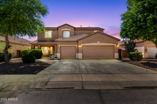3437 E Kingbird Place