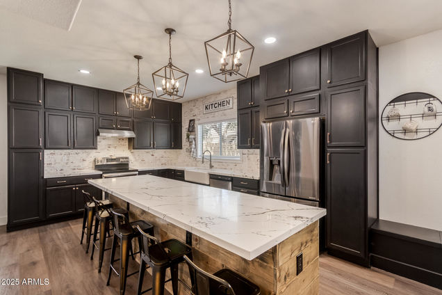 1631 N Avoca