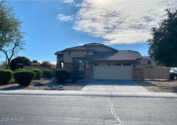 3323 E Roadrunner Drive Chandler, AZ House Active - Photo 1 of 30. Opens carousel modal