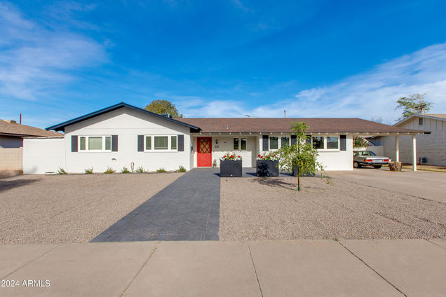 5110 E Verde Lane Phoenix, AZ House Active - Photo 1 of 18. Opens carousel modal