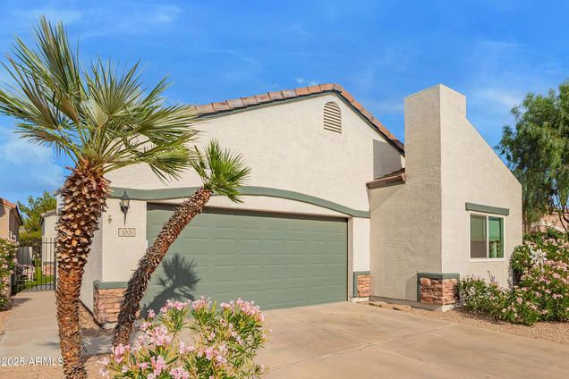 7031 S 32nd Place Phoenix, AZ House Active - Photo 1 of 33. Opens carousel modal