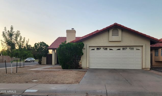 4184 W Gail Drive Chandler, AZ House Active - Photo 1 of 33. Opens carousel modal
