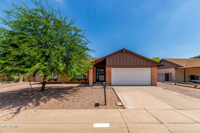 2807 W Newton Court
