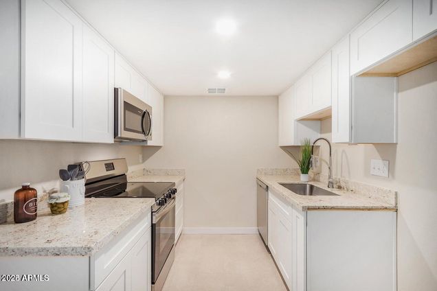 6812 N 35th Avenue Phoenix, AZ House Active - Photo 1 of 19. Opens carousel modal