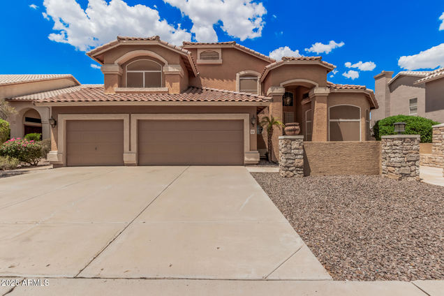 626 W Meseto Avenue Mesa, AZ House Active - Photo 1 of 43. Opens carousel modal