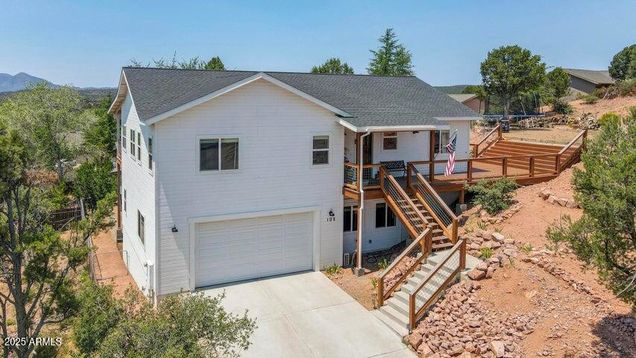 102 N Lookout Point