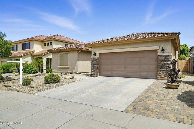 2236 W Spur Drive